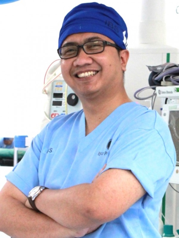 Dr. Seno Budi Santoso, Sp.B-KBD - Kepala Instalasi Bedah Sentral Tahun 2015-2020
